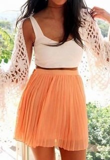 Brzoskwiniowa spódniczka