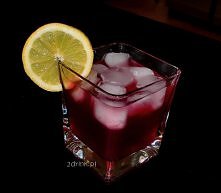 Krew Ludwika – przepis na drink

Składniki:
40 ml wódki porzeczkowej
20 ml soku z limonki
10 ml syropu cukrowego
sok żurawinowy do dopełnienia
 

Przygotowanie:

Trzy pierwsze s...