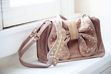 Beżowa torba z dużą kokardą...