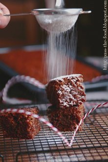 CIASTO DAKTYLOWE NA MĄCE ŻYTNIEJ RAZOWEJ

Składniki (na formę  17x27 cm):
- 2...