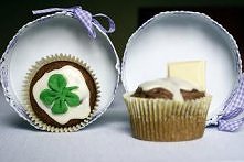 Czekoladowe muffinki z biał...