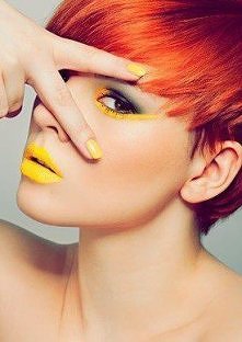 Taki niestandardowy makijaż...