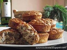 CEBULOWE MUFFINY Z OTRĄB

Składniki:
- 4 jajka,
- 4 łyżki otrąb pszennych,
- 8 łyżek otrąb owsianych,
- 4 łyżki serka homogenizowanego,
- 2 małe cebule,
- 4 plasterki szynki,
- ...