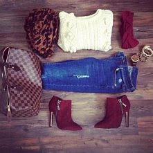 Burguntowe buty w stylizacji.