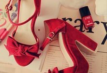 czerwone pantofle i lakier, zestaw=)