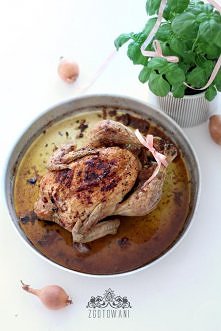Kurczak pieczony z czosnkiem i cebulą