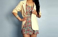 Kwiecista sukienka i długi,...