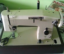 Dziewczyny,
czy potraficie mi powiedzieć jak nawleka sie nici na taka maszyne??