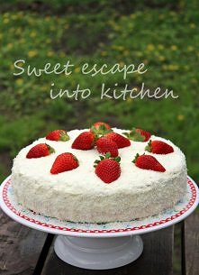 Tort kokosowo - truskawkowy. Przepis na moim blogu po kliknięciu na zdjęcie:-)