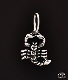 Wisiorek, znak zodiaku - SKORPION - Wykonana w całości z oksydowanego srebra próby 925. 
ANGELGOLD.PL
