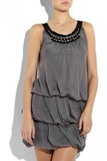 szara sukienka uszyta z mie...