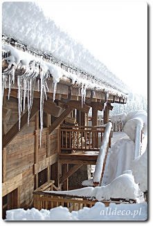 szalet w starym drewnie