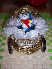 Misiu Krzysiu w wiklinowym wózeczku