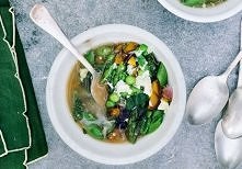 Szparagowa zupa czosnkowa
Potrzebujesz: 1/4 szklanki oliwy z oliwek, 2 średnie marchewki, obrane i posiekane w kostkę, 6 małych zielonych cebulek (bez szczypiorku), posiekanych,...