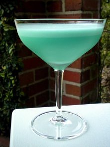 Grasshooper - Składniki: 40 ml Likieru kakaowego, 40 ml Likieru miętowego, 40 ml śmietanki