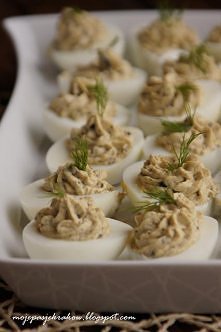 Jajka faszerowane pastą oliwkową