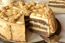 Tort makowo - kawowy
z dżemem z pomarańczy, kawą i migdałami