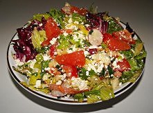 Sałatka Mix z serem białym, grejpfrutem i podsmażoną szynką parmeńską