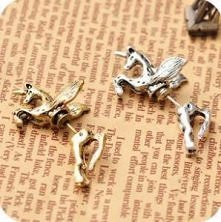 kliknij na zdjęcie :)

kolczyki z jednorożcem