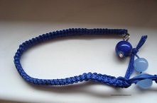 WIęcej na : mamswojemiejsce.blogspot.com

Szafirowa bransoletka z poliestrowego sznurka. Zapinana na koralik w podobnyk kolorze. Wykonana na dzień mamy.