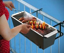 grill na balkonie