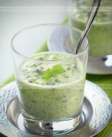 Krem z awokado z ogórkiem