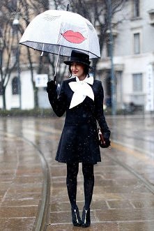 Uwielbiam śmieszne parasolki;)