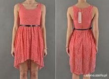 Sukienka malinowa z tyłu dłuższa. Mam taką tylko z brązowym paskiem... Świetna :)