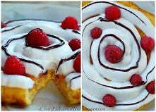 OMLET BISZKOPTOWY
2 jaja
2 łyżki mąki
łyżka masła

Odzielam białka od żółtek i ubijam na sztywną pianę (do ubijania piany zawsze używam schłodzonych jaj), następnie dodaję żółtk...