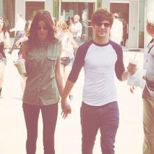 Ćwiczenia, jak mieć nogi jak Eleanor Calder? JUŻ JUTRO NA BLOGU: fashioncookin.blogspot.com

Na zdjęciu: Eleanor Calder i Louis Tomlinson.