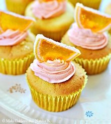 składniki na 12 babeczek:
120g miękkiego masła
120g cukru
220g mąki
1/2 łyżeczki sody
1 płaska łyżeczka proszku do pieczenia
130ml soku pomarańczowego (najlepiej świeżo wyciśnię...