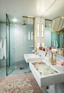 W pięknych pastelowo-cukierkowych kolorach, bardzo dziewczęce, buduarowe wnętrze...