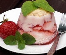 Lekki truskawkowy sernik na zimno