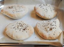 Chlebek pita z kminkiem