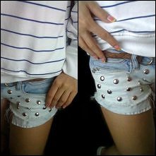 Spodenki zrobione ze starych nienoszonych jeansów. :) Pomysł wzięłam ze strony z " pomysłami na spodenki diy " I jak?