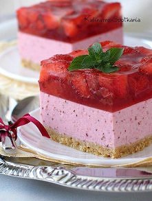 Składniki:

 700 g sera mie...