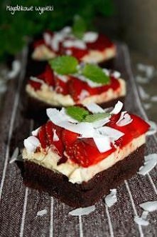 Truskawki, płatki kokosowe ...