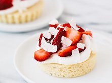 STRAWBERRY COCONUT CREAM CAKES