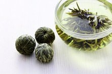 Bogata zielona herbata
Zie­lo­na her­ba­ta to także od­tru­wacz or­ga­ni­zmu – spraw­nie wy­mia­ta z wą­tro­by ra­ko­twór­cze tok­sy­ny. Nie­daw­no za­ob­ser­wo­wa­no, że ak­tyw...