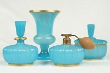 mozna tak pomalowac flakoniki po perfumach, lub małe flakoniki na kwiaty i mamy zestaw toaletkowy:)