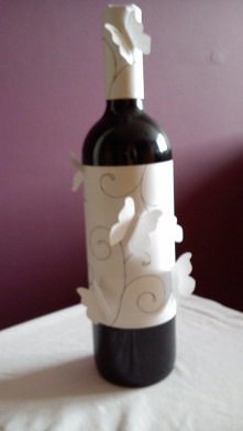 1 kartka A4, czarny cienkopis, nożyczki, klej i trochę wyobraźni :)
Ciut słab...