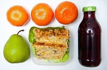 Pasztet z warzyw

Składniki na 8 porcji:
1 średnia cukinia
200 g pieczarek
2 cebule
3 marchewki
½ selera
½ szklanki startego żółtego sera (100 g)
3 łyżki bułki tartej lub bułka ...