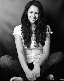 Naomi Scott  ♥