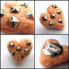 broszka serduszko z ćwiekami
zapraszam na Facebooka na "made by dudi"