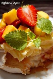 Magdzikowe Wypieki: Zaowocowane bezy