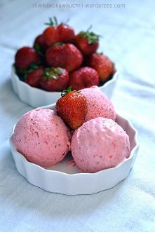 Lody truskawkowe

(pojemnik...