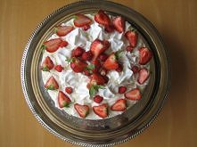 Tort "Słoneczne lato" oczywiście z truskawkami