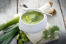 ZUPA KREM Z PORÓW Z SEREM BRIE - składniki:
2 duże pory
jeden ziemniak
2 ząbki czosnku
ser brie
kilka gałązek świeżego rozmarynu lub łyżeczka suszonego
sól
pieprz
śmietanka 36 %...