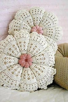 śliczne szydełkowe podusie!