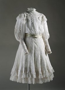 1900. Dziewczęca.